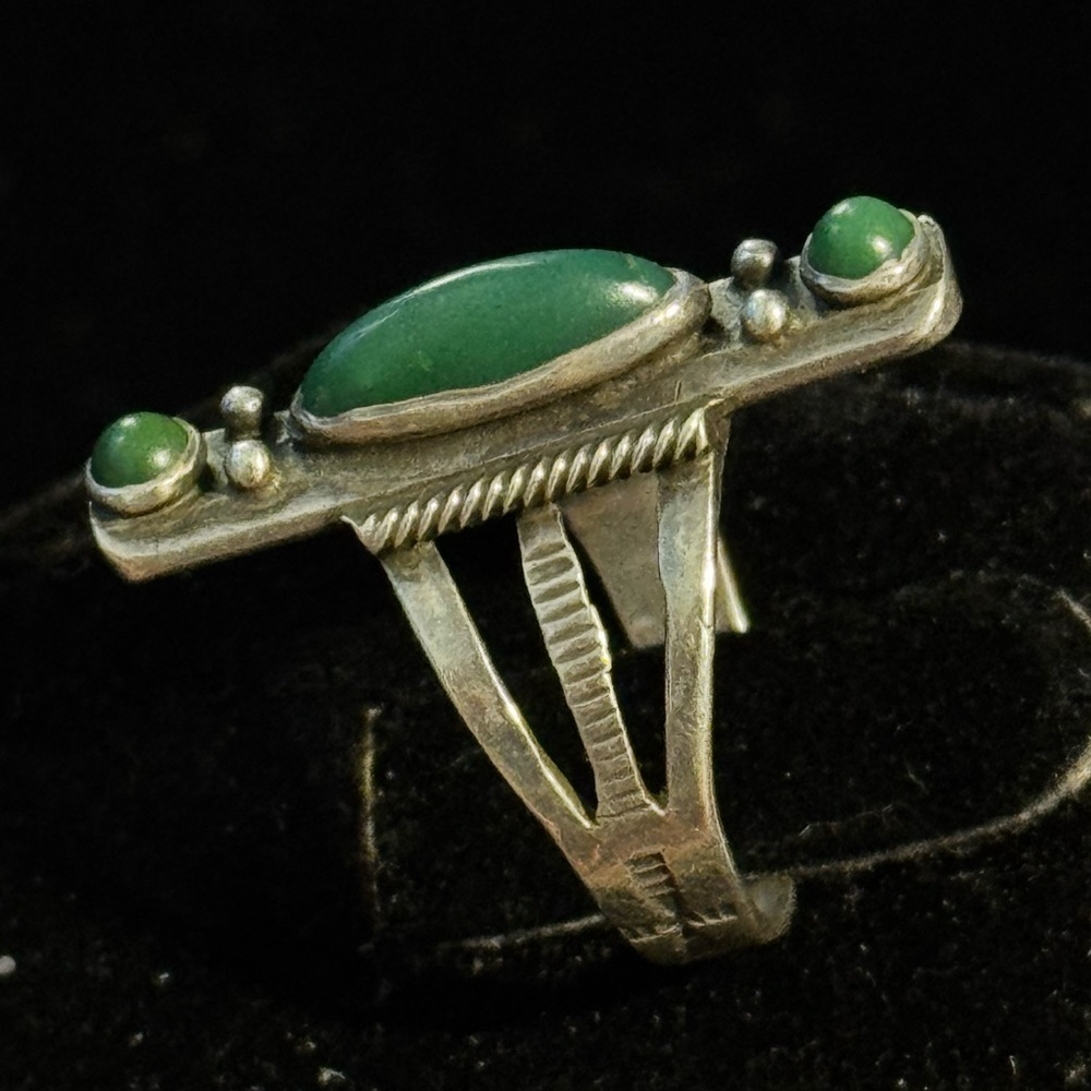 Vintage Native American Turquoise Sterling Silver Ring Size 6 (7) - Picture 4 of 6